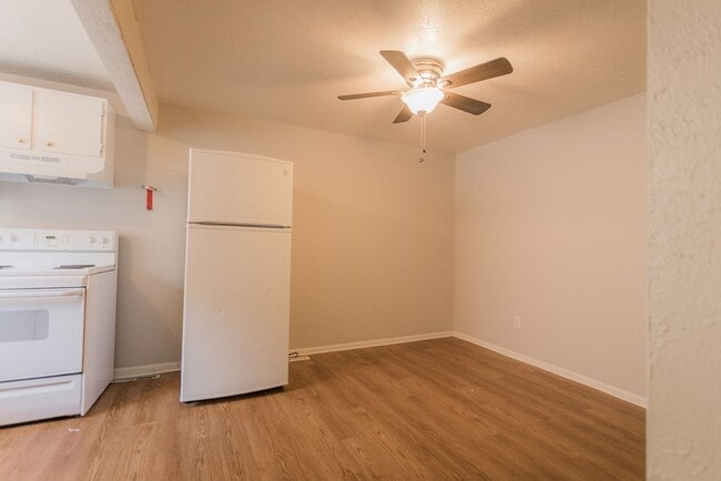 Building Photo - 604 Marine St