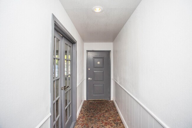 Building Photo - 6114 Nashville Ave
