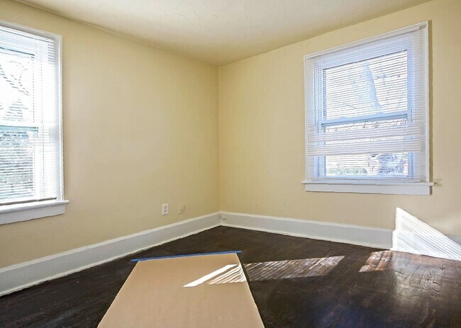 Building Photo - GREAT HOUSE ON BEAUTIFUL STREET GOODYEAR HEIGHTS