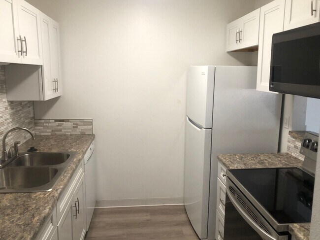 Building Photo - Affordable 3 Bed 2 Bath Condo, Attached Garage, on Quiet Street in Lafayette