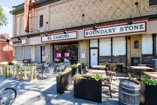 Building Photo - 3 Bed 2.5 Bath - Bloomingdale Condo - 1 Assigned Parking Space