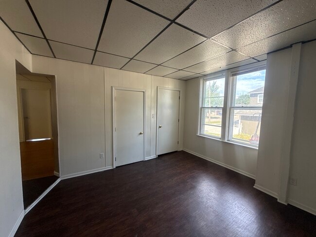 Building Photo - 807 Young St