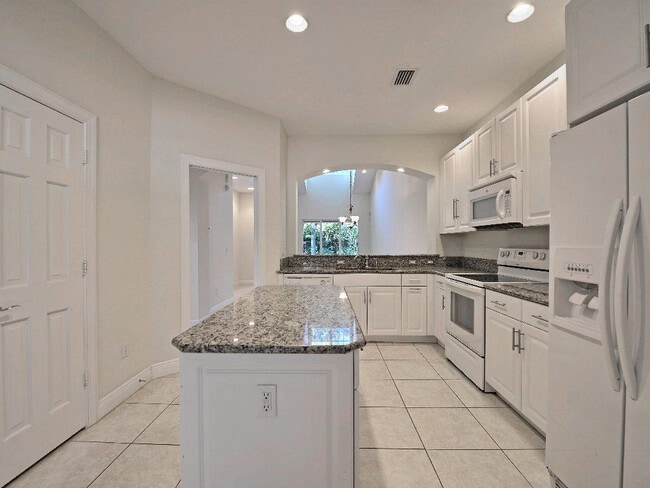 Building Photo - 1645 Baseline Ln