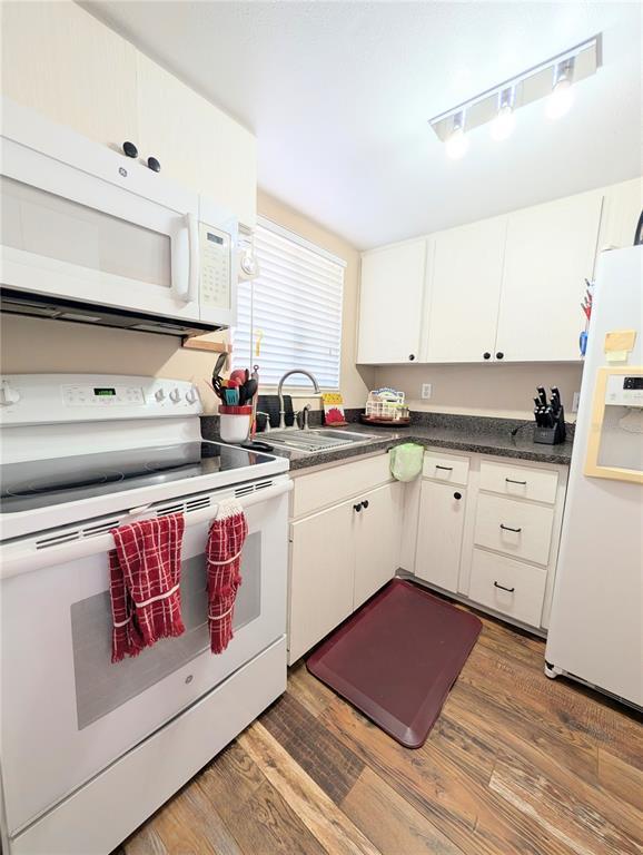 Building Photo - 2328 Canal Dr