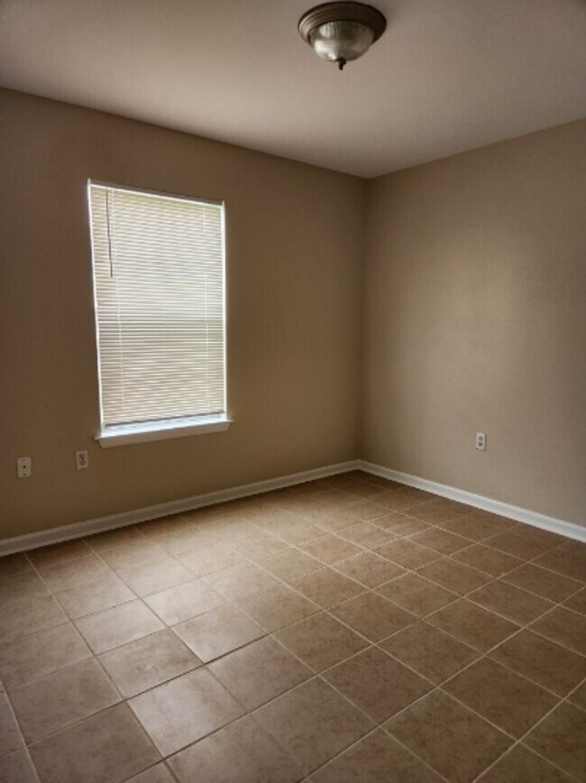 Building Photo - 5315 McClelland Dr