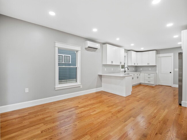 Building Photo - 10 Van Norden St