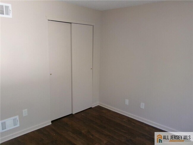 Building Photo - 23 Deerberry Ln