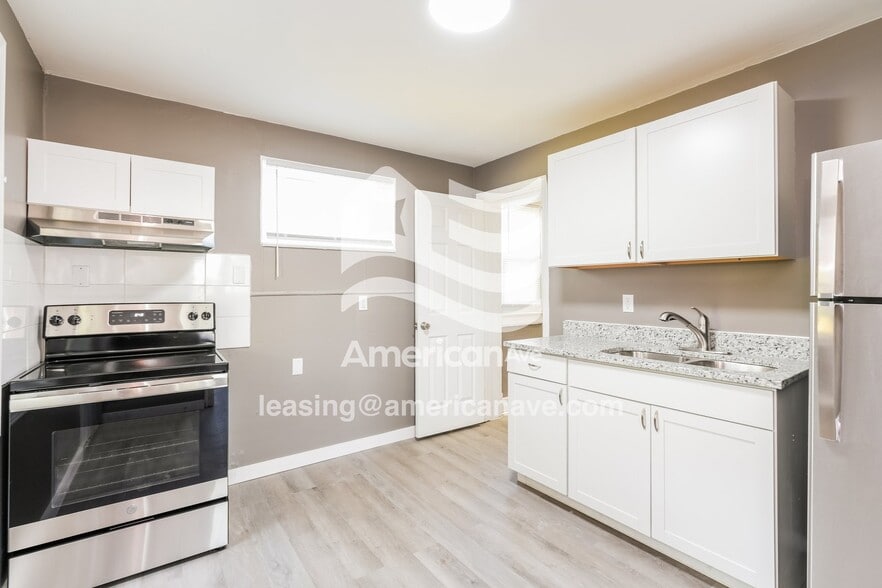 Building Photo - 250 Studebaker St