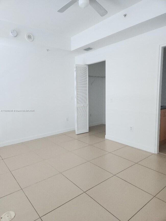 Building Photo - 300 S Biscayne Blvd