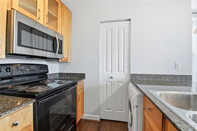 Building Photo - Partially Furnished West End Condo for Rent!