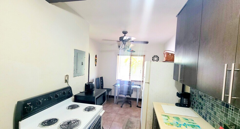 Building Photo - 7400 Harding Ave