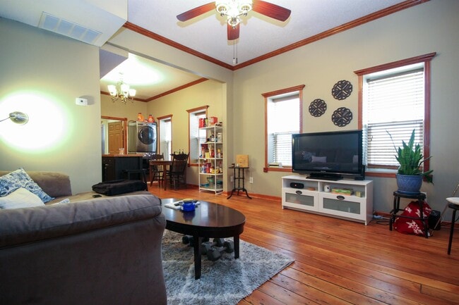 Building Photo - 1417 6th St NE