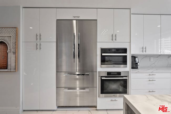 Building Photo - 10550 Wilshire Blvd