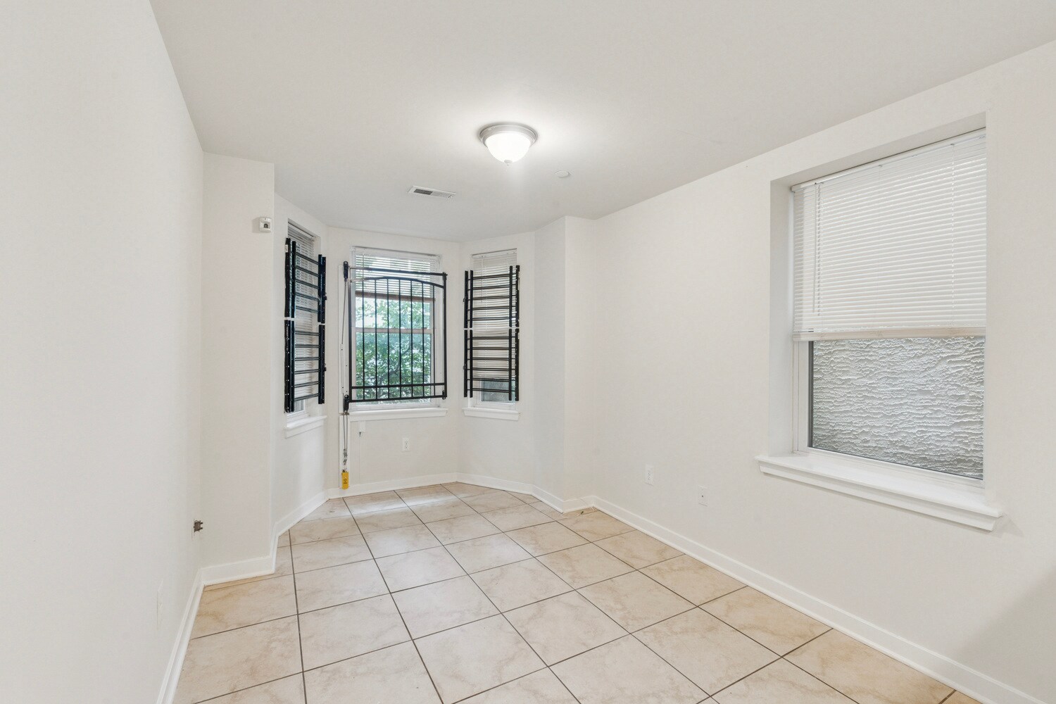 Building Photo - 1740 N Sydenham St