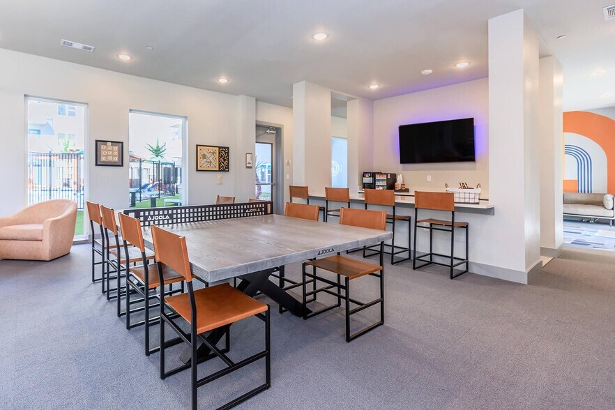 Building Photo - 2422 S Carrier Pkwy