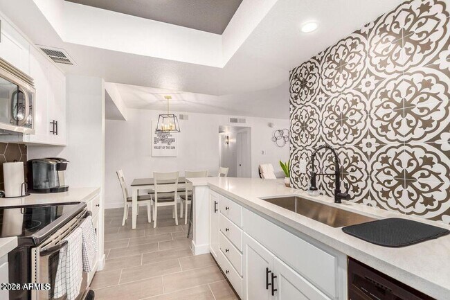 Building Photo - 7950 E Starlight Way
