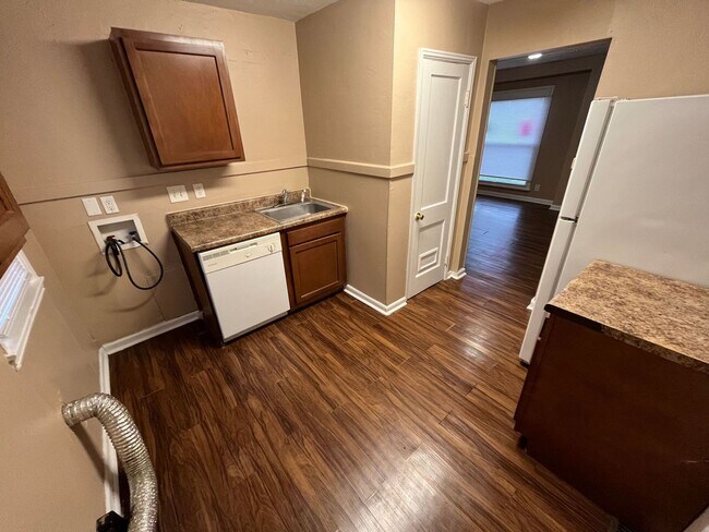 Building Photo - **Deposit Special $500**Available Now** 45...