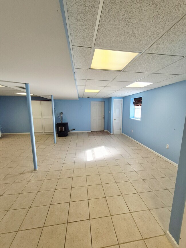 Building Photo - 976 Snow Mountain Rd