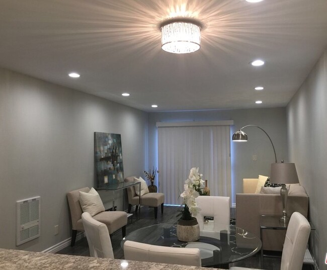 Building Photo - 1125 Pico Blvd