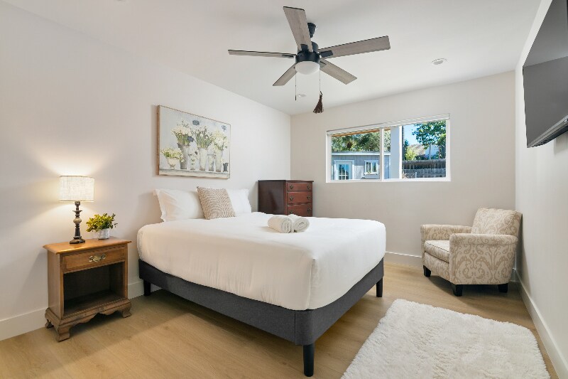 Building Photo - 1123 Balour Dr