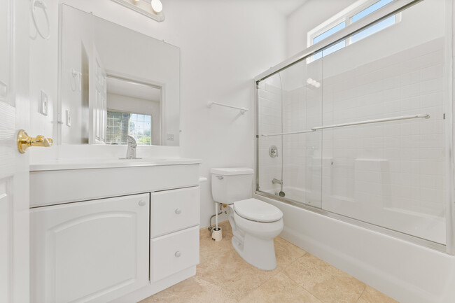 Ensuite bathroom - 1026 E Verdugo Ave