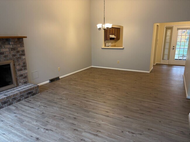 Building Photo - 1399 Suncrest Dr NE