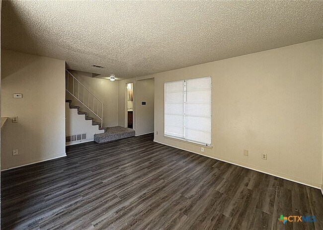 Building Photo - 1202 Covey Ln