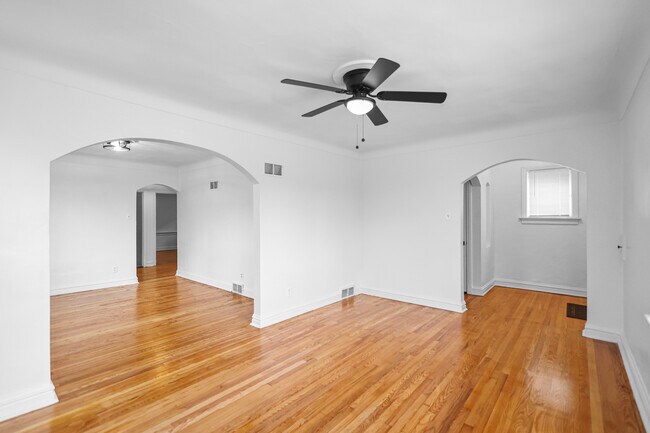 Building Photo - 6026 N Pointe Blvd