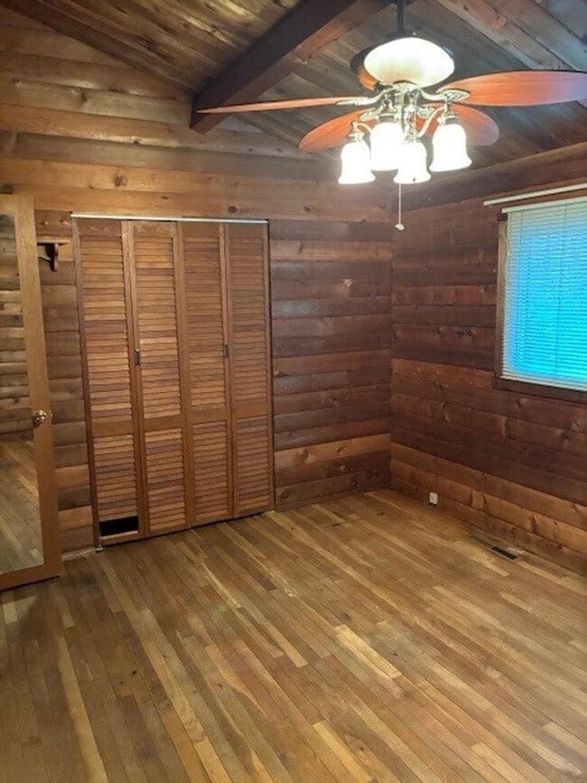 Building Photo - LAKE FRONT PARADISE