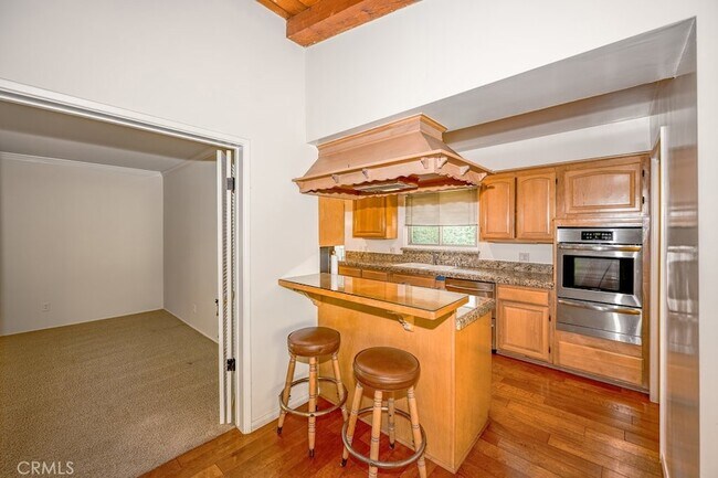 Building Photo - 3547 Henrietta Ave