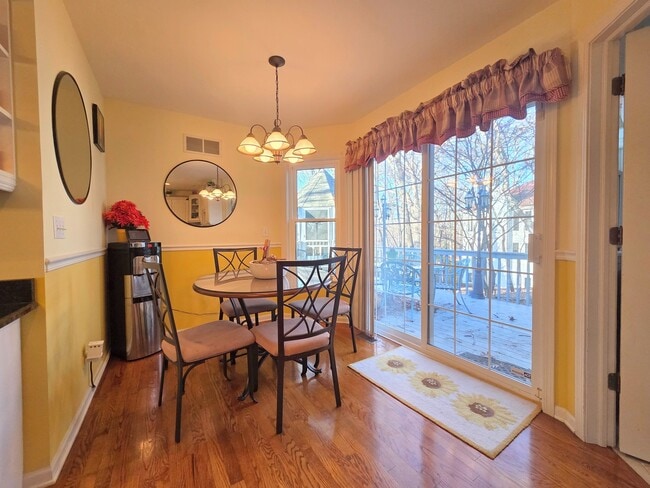 Building Photo - 1025 Rosewood Dr