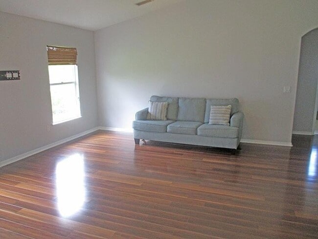 Building Photo - 935 Southlakes Way SW