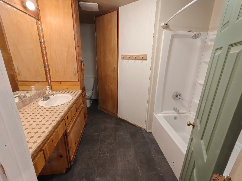 Building Photo - 405 NW Lewisburg Ave