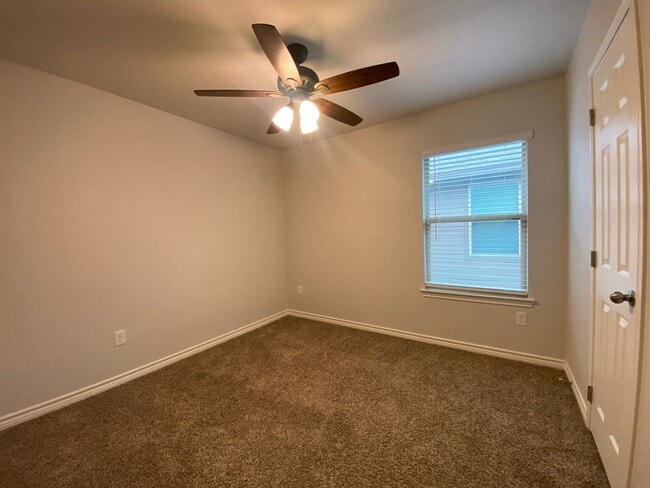 Building Photo - NEWER 4 BDRM HOME IN FLOUR BLUFF ISD!