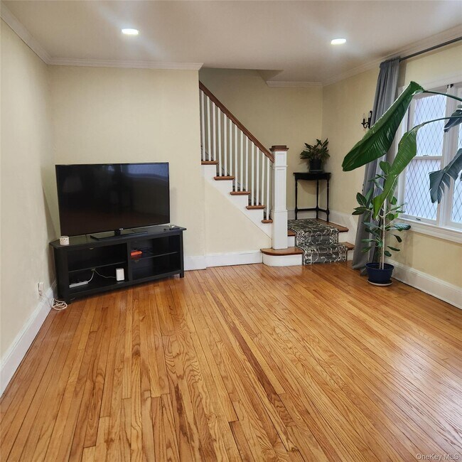 Building Photo - 71 Davis St