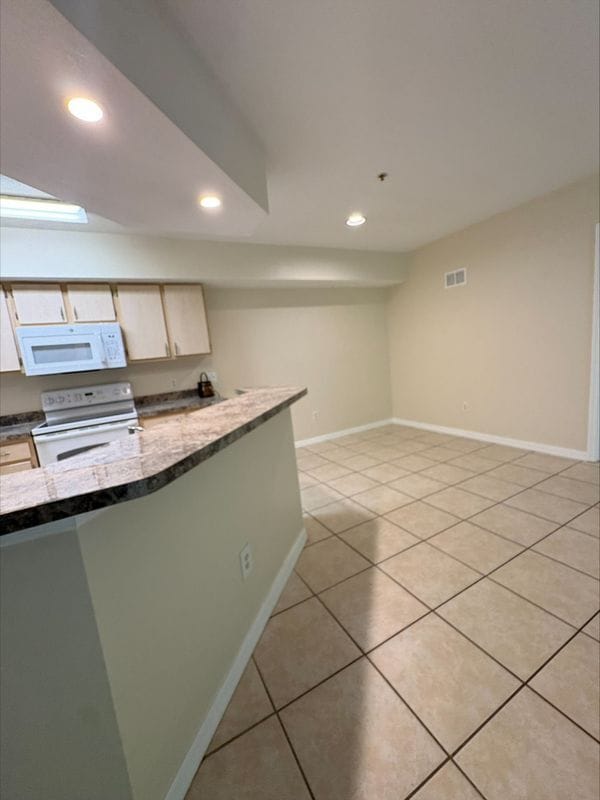 Building Photo - 738 Crest Pines Dr