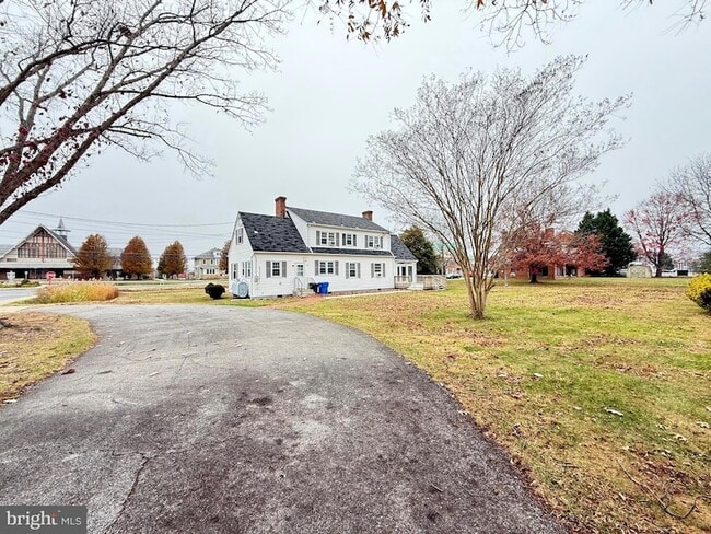 Building Photo - 118 St Marys Ave