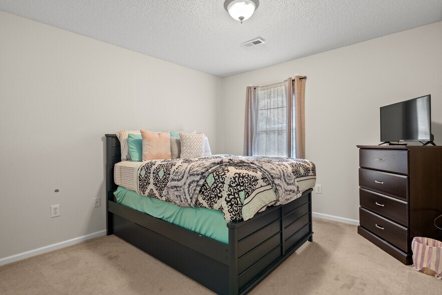 Building Photo - 5030 Windsor Green Way