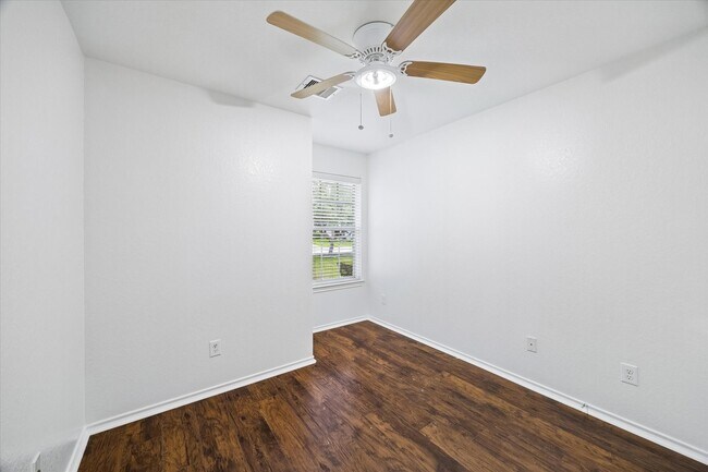 Building Photo - 9110 River Dale Canyon Ln