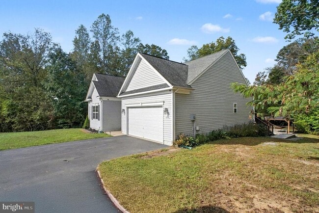 Building Photo - 8052 Buckthorne Run
