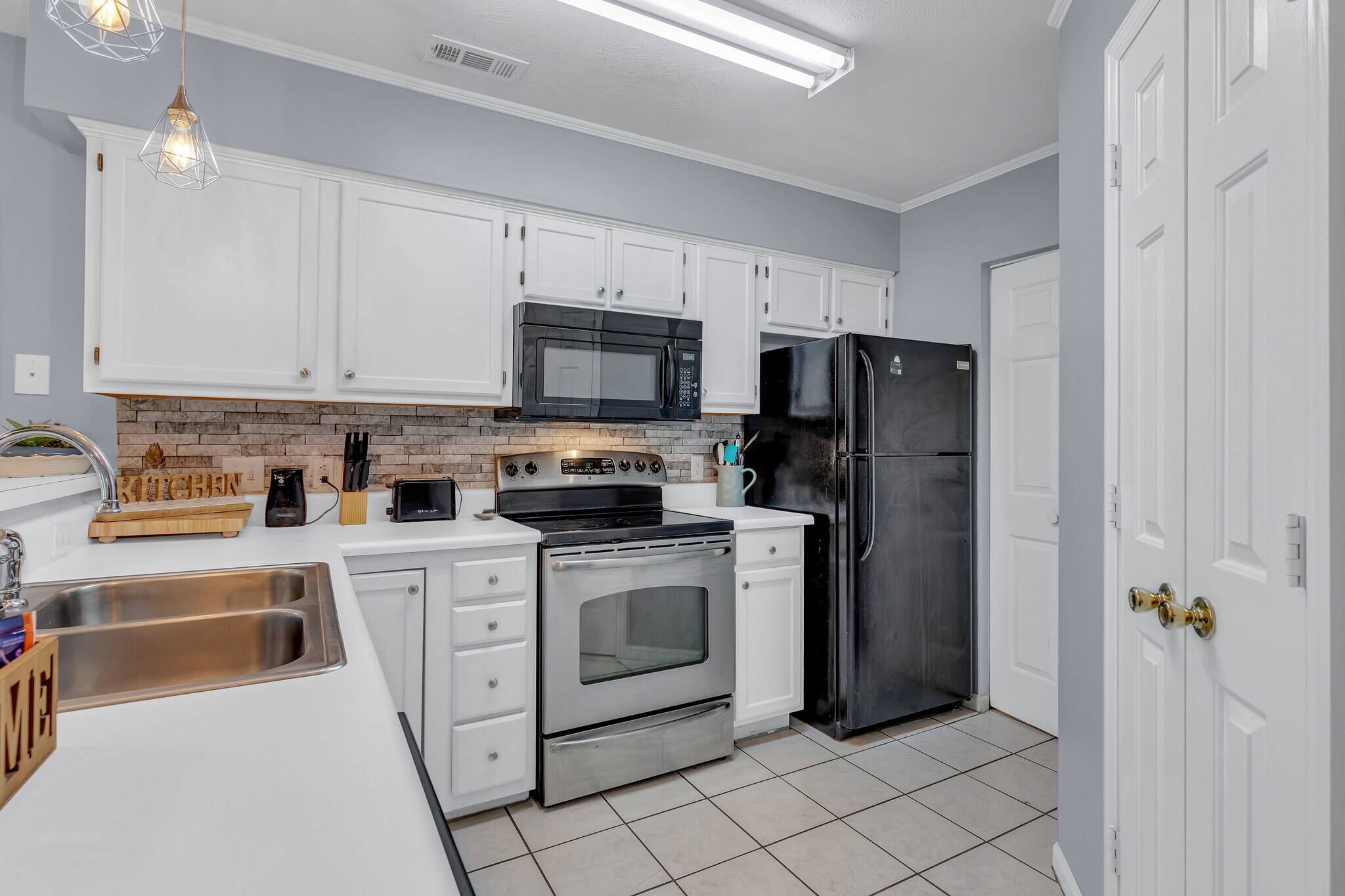 Building Photo - 589 Blue River Ct