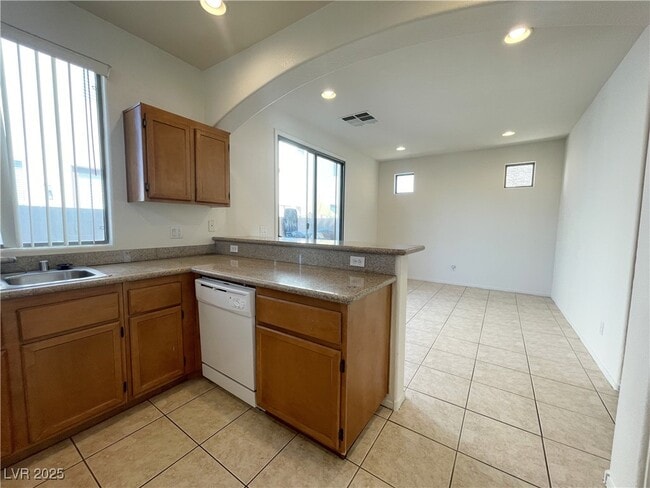 Building Photo - 1838 Versante Ave