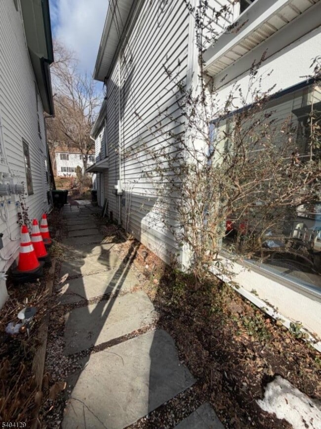 Building Photo - 57 Bridge St