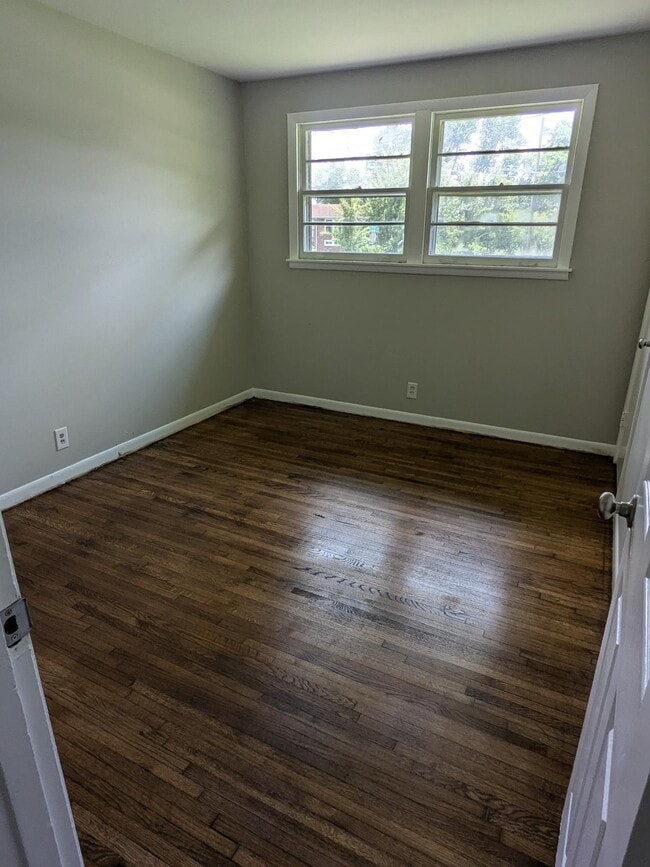 Building Photo - 339 Glenpark Dr