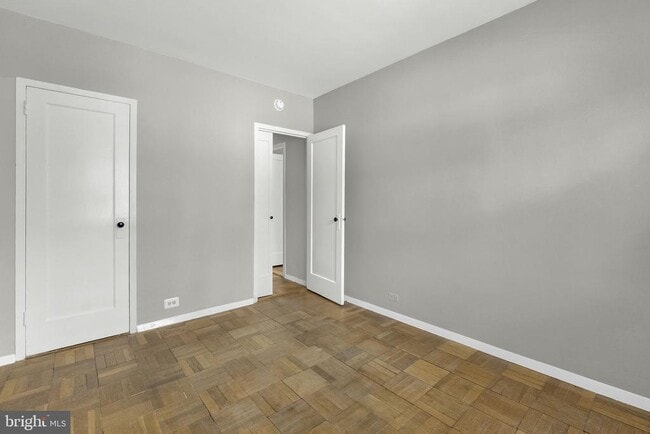 Building Photo - 1400 Martha Custis Dr