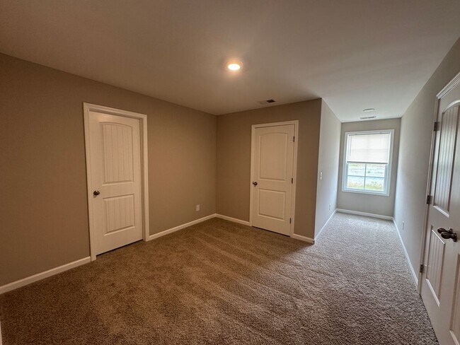 Building Photo - 213 Mountaindale Dr
