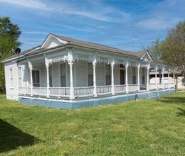 Building Photo - 404 S Lasalle St