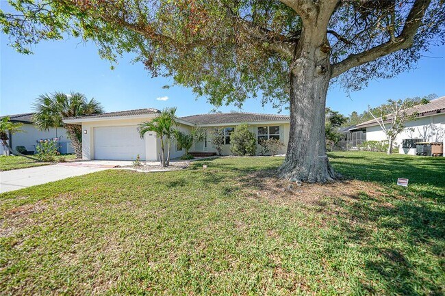 Building Photo - 2925 Magdalina Dr