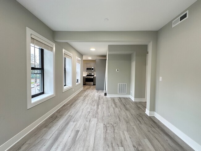 Building Photo - 1144 Oak Ave