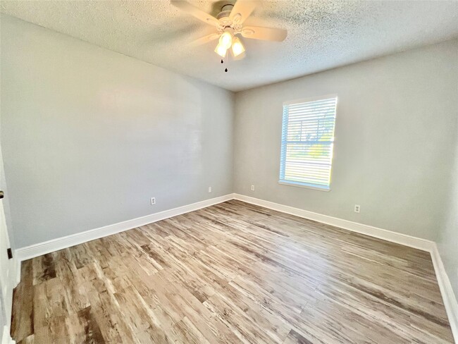 Building Photo - 4021 Avenue Q 1/2